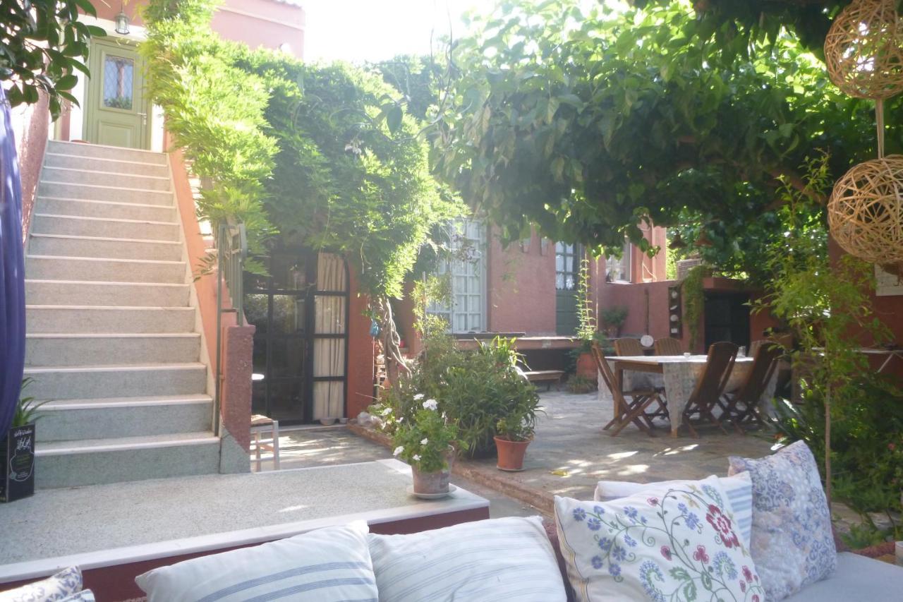 Small Guesthouse In The Garden Amarynthos Exterior photo