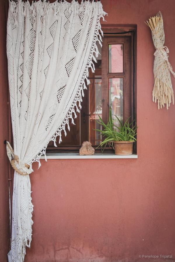 Small Guesthouse In The Garden Amarynthos Exterior photo